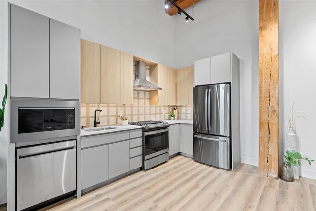 153 W Ohio Street Unit: 209