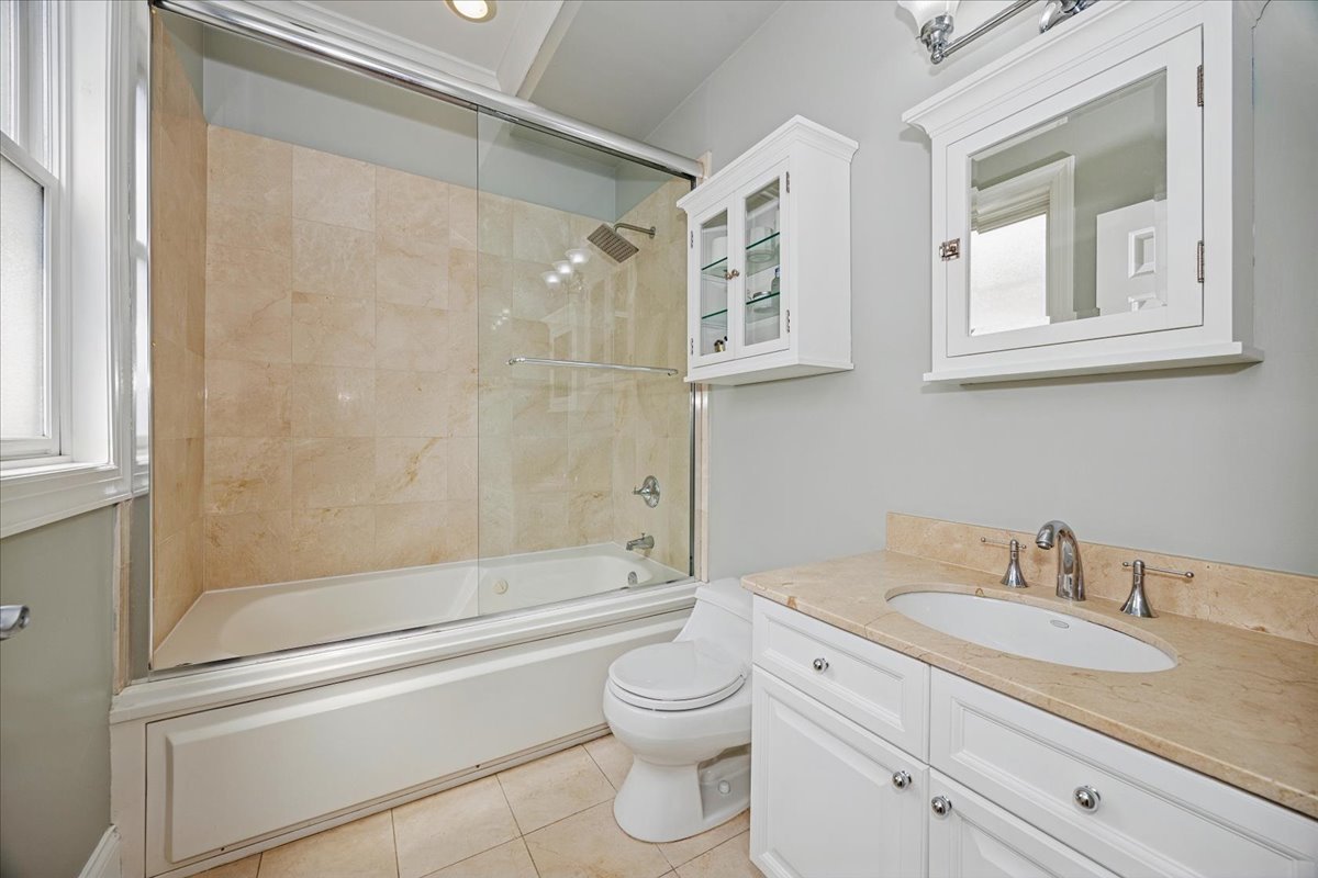 1951 W Melrose Street Unit: 2