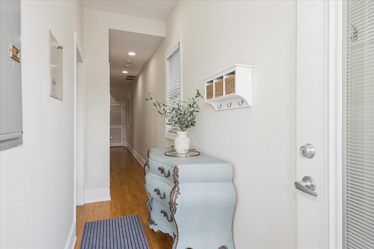 1951 W Melrose Street Unit: 2