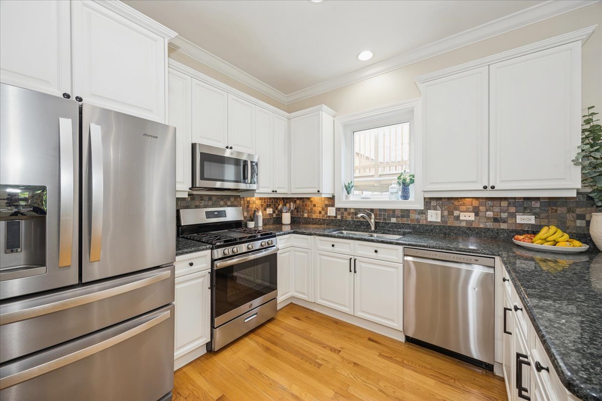 1951 W Melrose Street Unit: 2