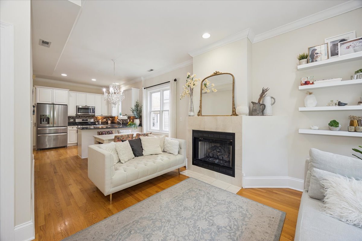 1951 W Melrose Street Unit: 2