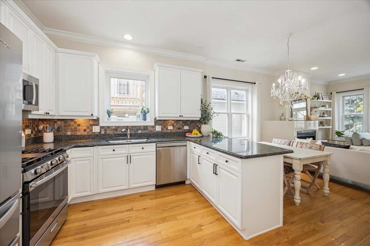 1951 W Melrose Street Unit: 2