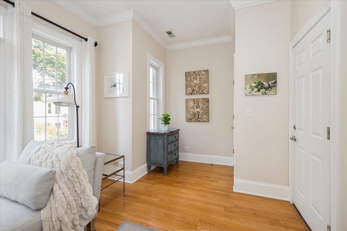 1951 W Melrose Street Unit: 2