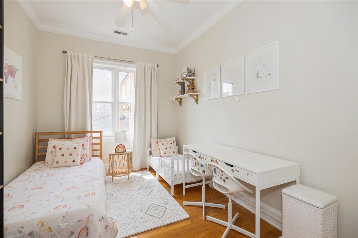 1951 W Melrose Street Unit: 2