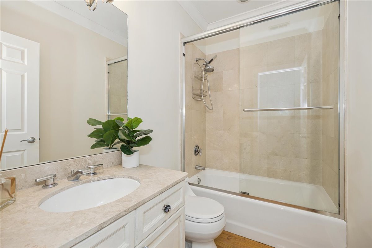 1951 W Melrose Street Unit: 2