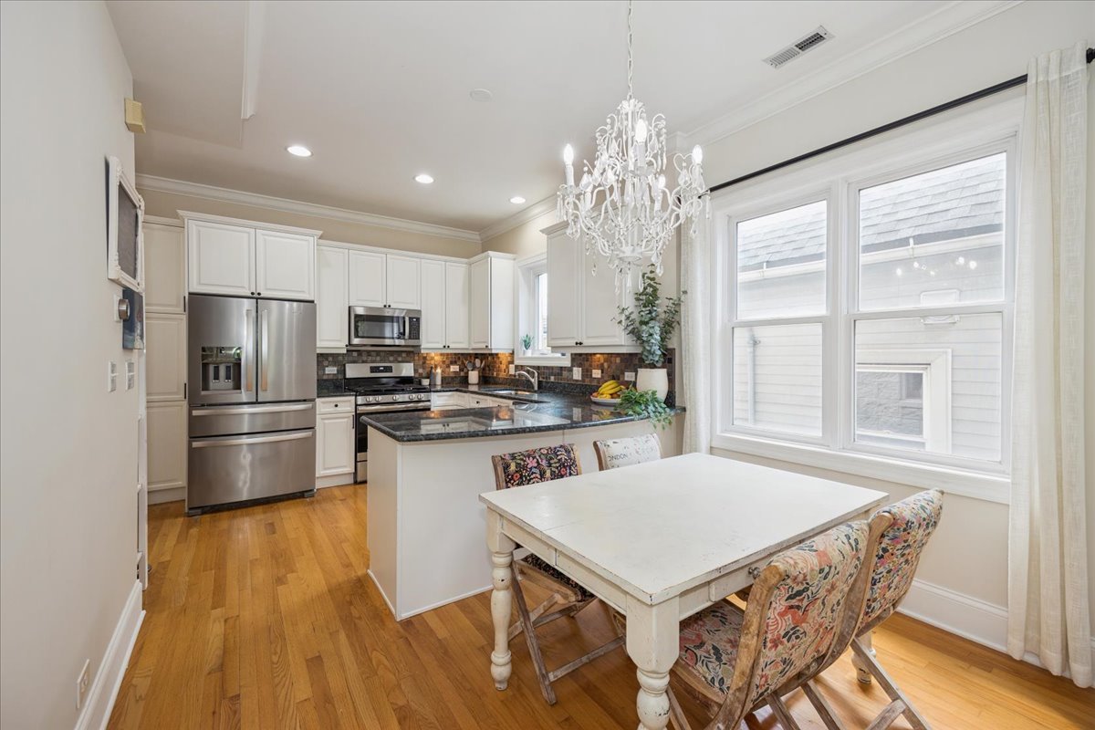 1951 W Melrose Street Unit: 2