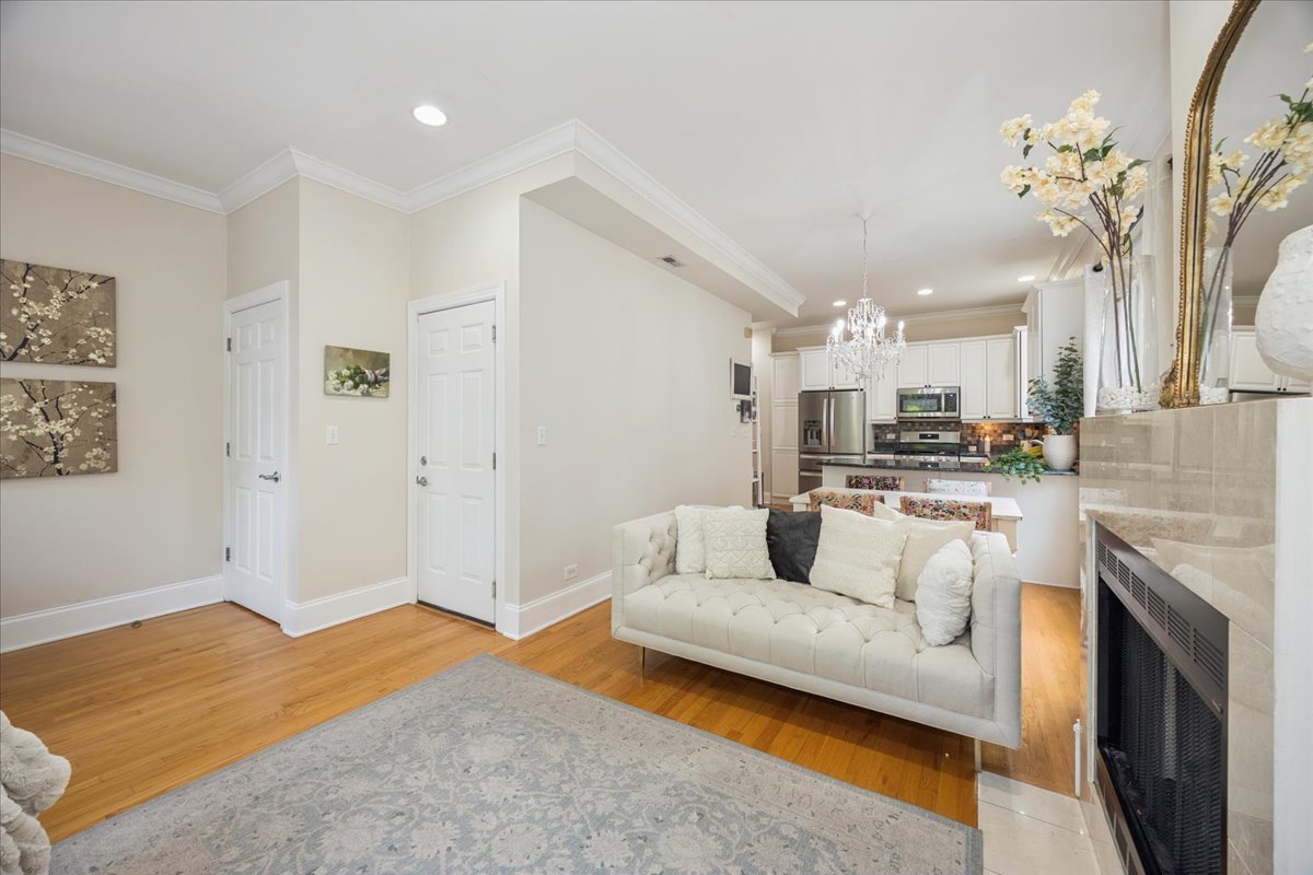 1951 W Melrose Street Unit: 2