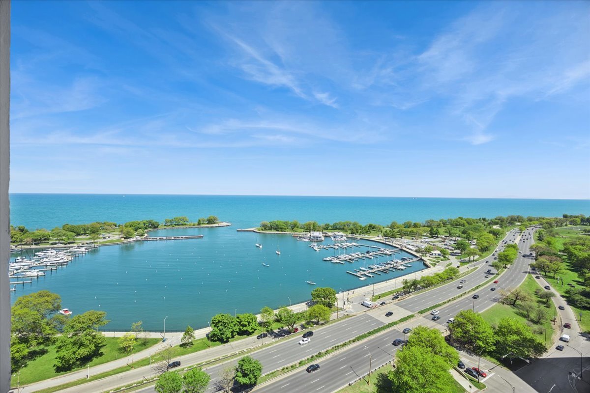 3200 N Lake Shore Drive Unit: 2410