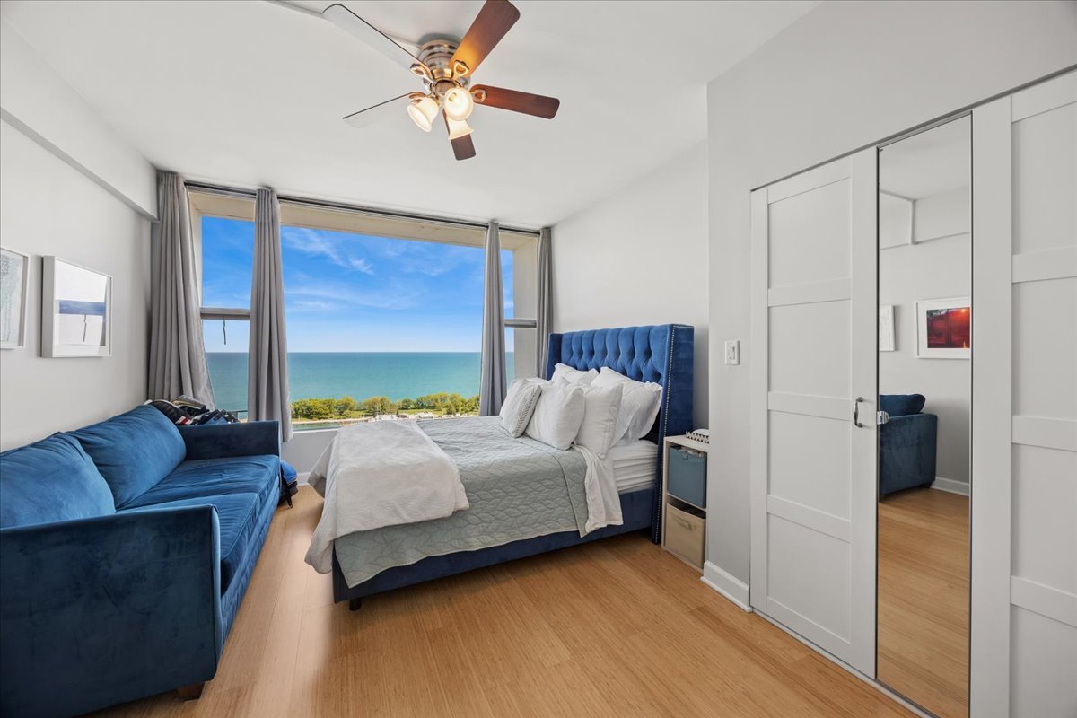 3200 N Lake Shore Drive Unit: 2410