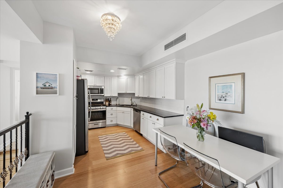 3200 N Lake Shore Drive Unit: 2410
