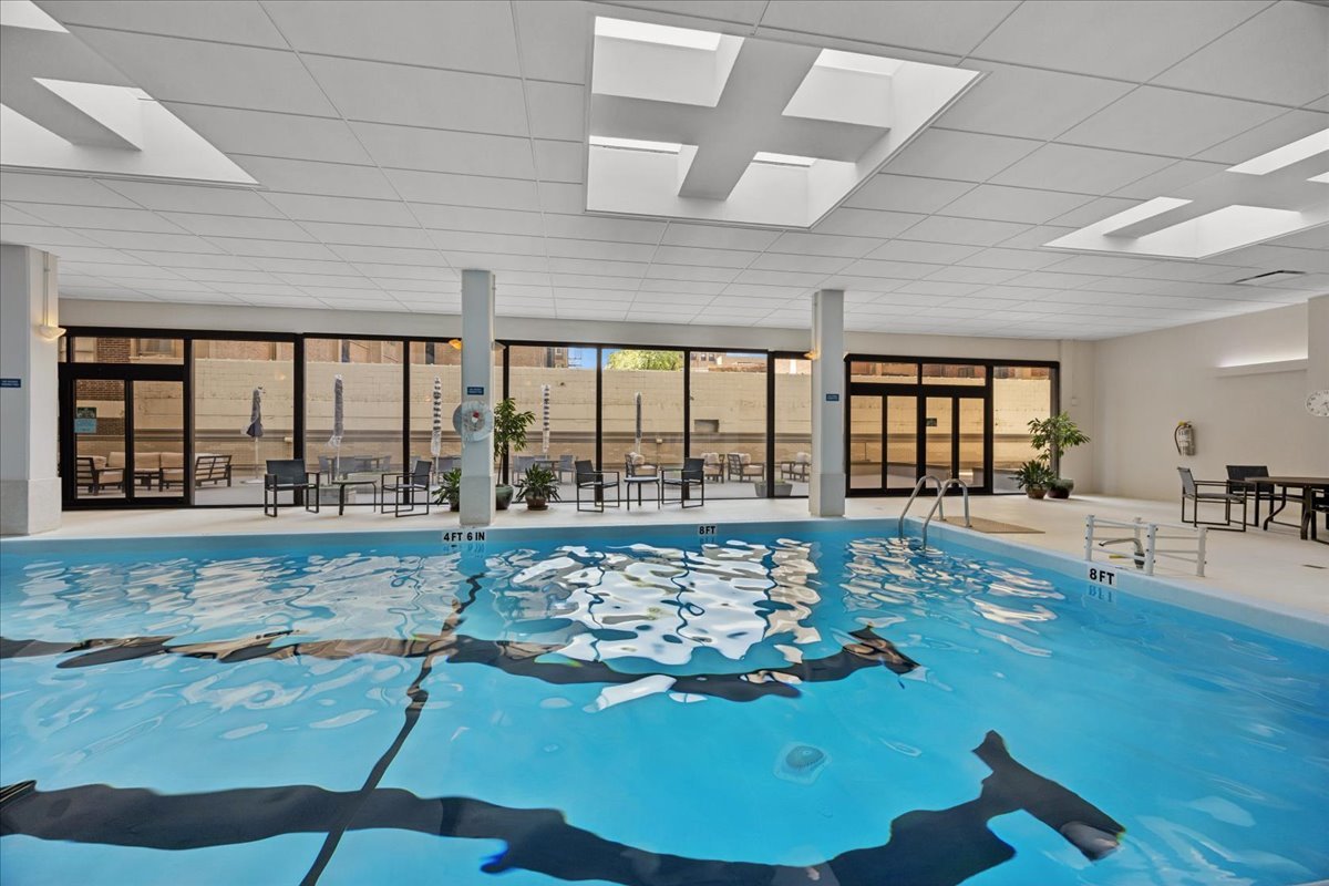 3200 N Lake Shore Drive Unit: 2410