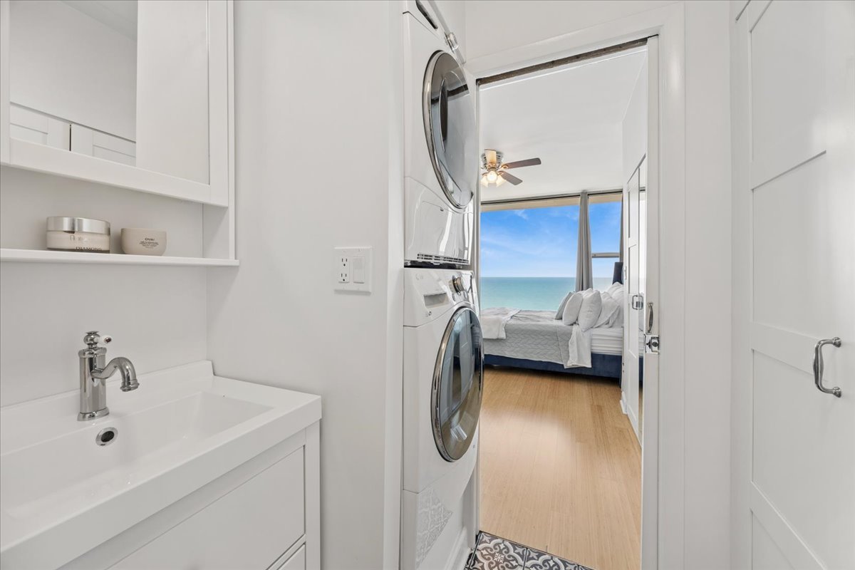 3200 N Lake Shore Drive Unit: 2410
