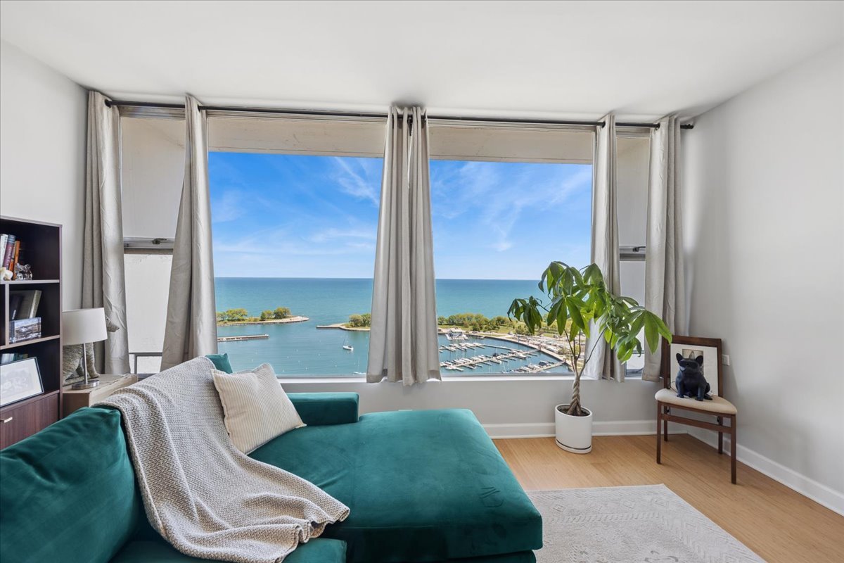3200 N Lake Shore Drive Unit: 2410