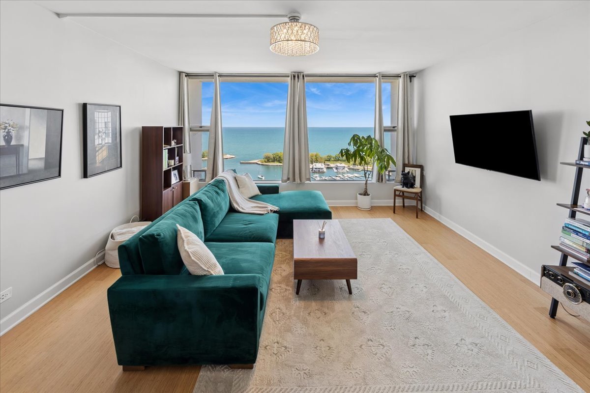 3200 N Lake Shore Drive Unit: 2410