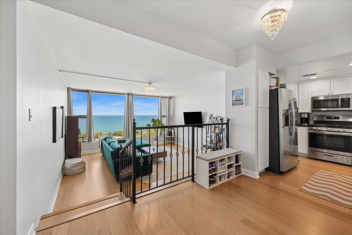 3200 N Lake Shore Drive Unit: 2410
