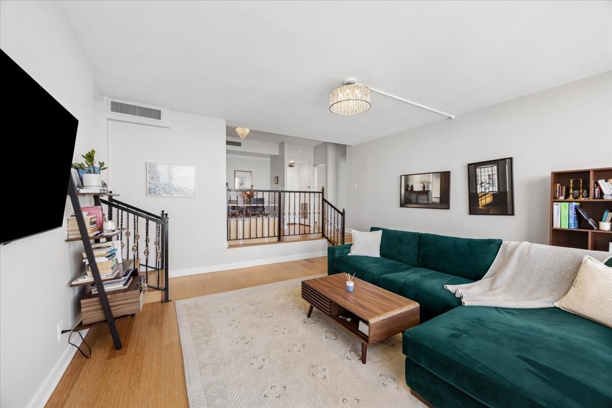 3200 N Lake Shore Drive Unit: 2410