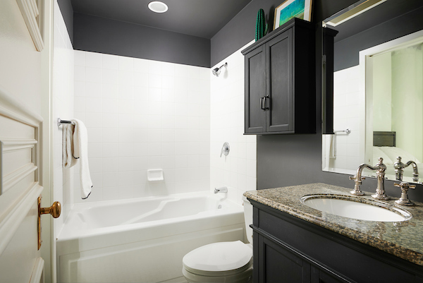 333 W HUBBARD Street Unit: 610-611