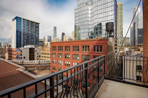 333 W HUBBARD Street Unit: 610-611