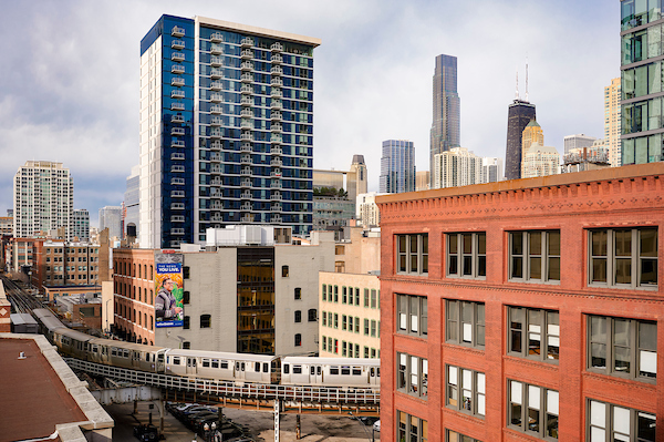 333 W HUBBARD Street Unit: 610-611
