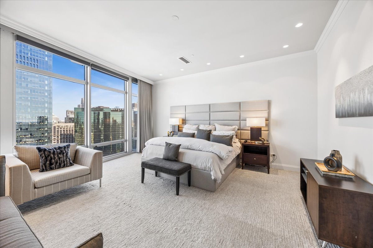 333 N Canal Street Unit: 3604