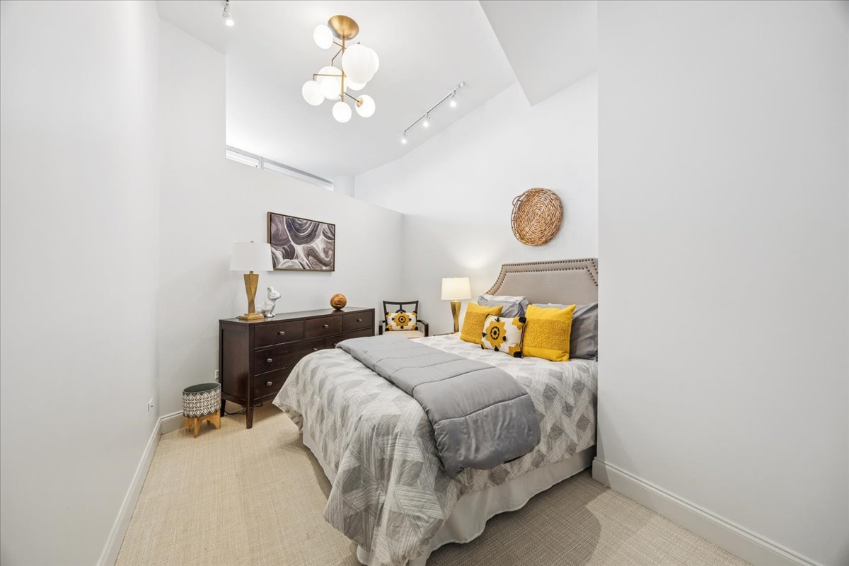 333 N Canal Street Unit: 3604