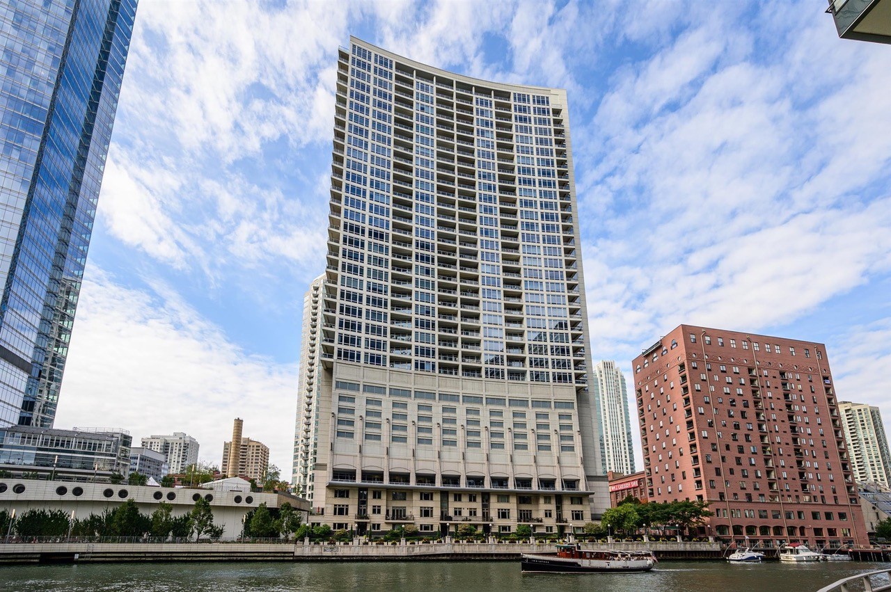333 N Canal Street Unit: 3604