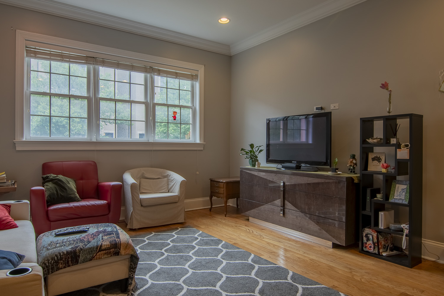 3718 N Wilton Avenue Unit: 2