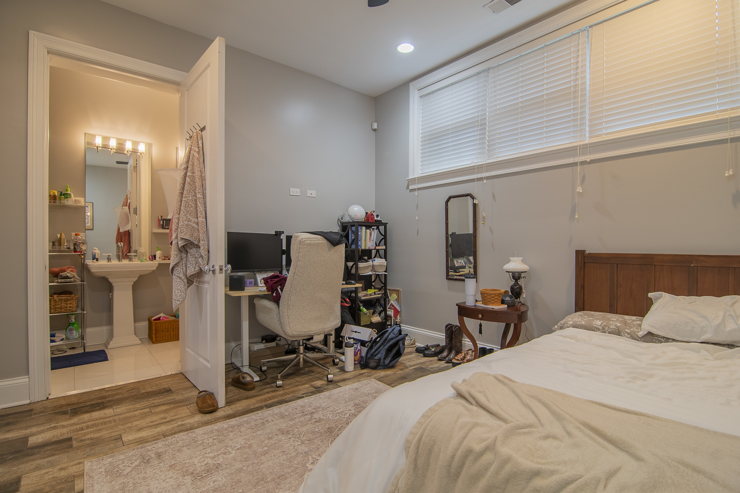 3718 N Wilton Avenue Unit: 2