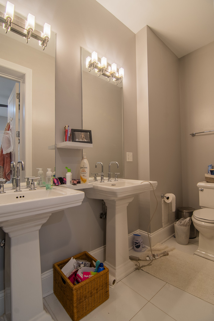 3718 N Wilton Avenue Unit: 2