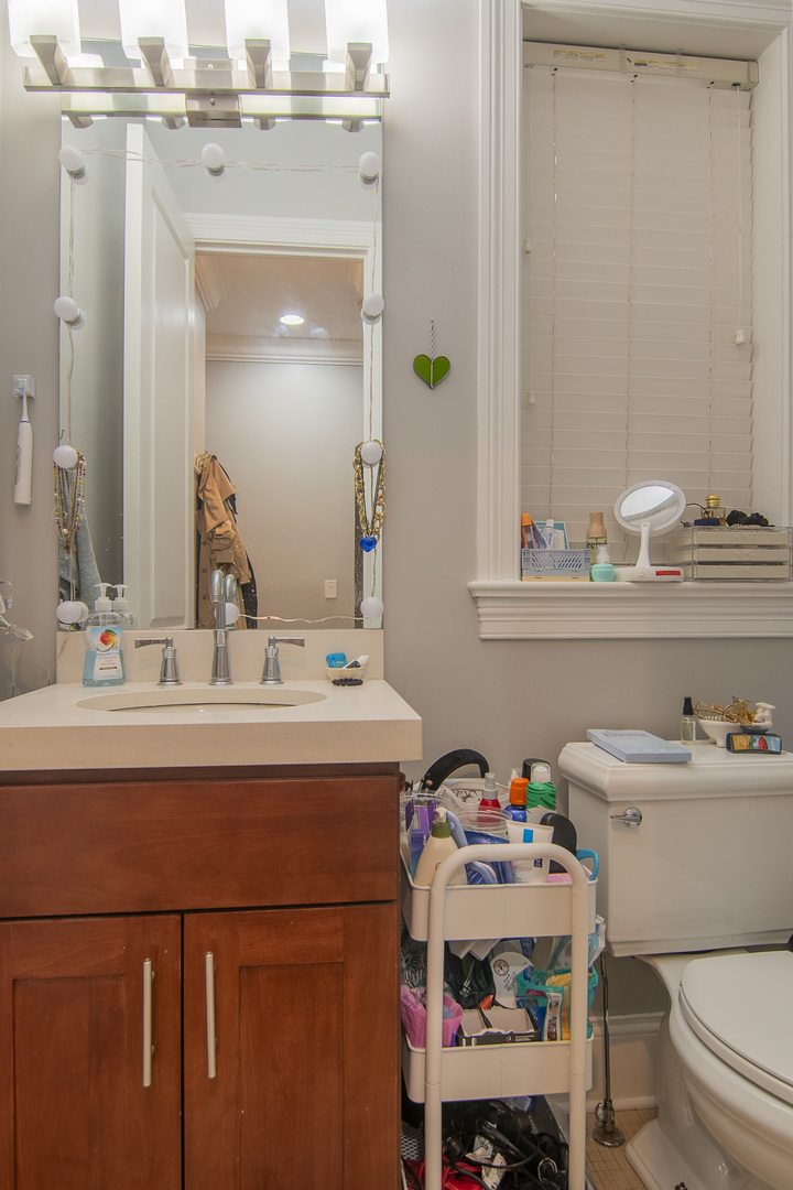 3718 N Wilton Avenue Unit: 2