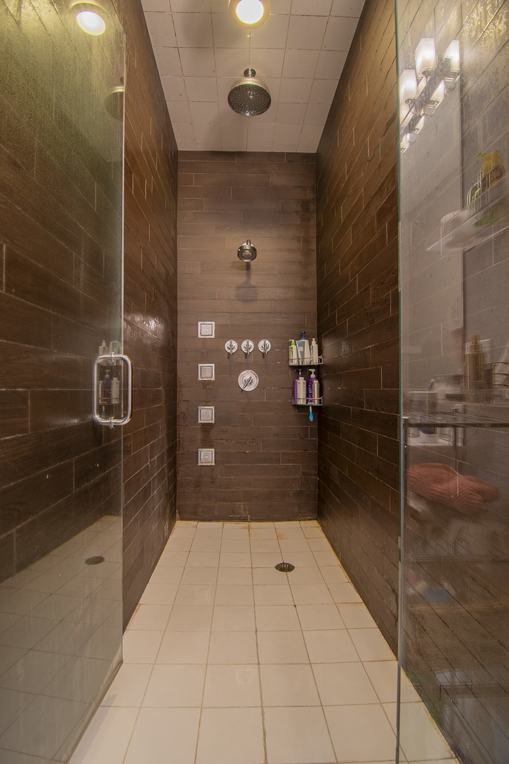 3718 N Wilton Avenue Unit: 2