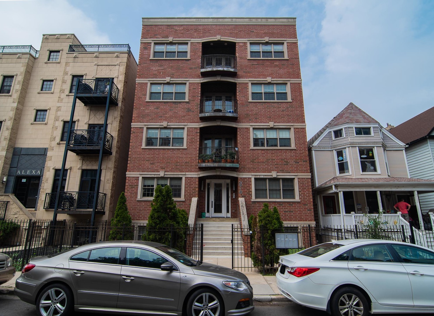 3718 N Wilton Avenue Unit: 2
