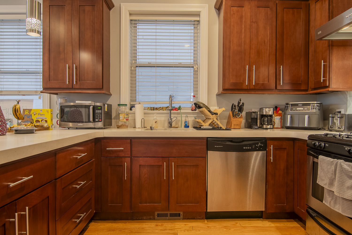 3718 N Wilton Avenue Unit: 2