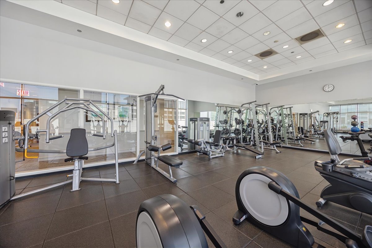 160 E ILLINOIS Street Unit: 2104