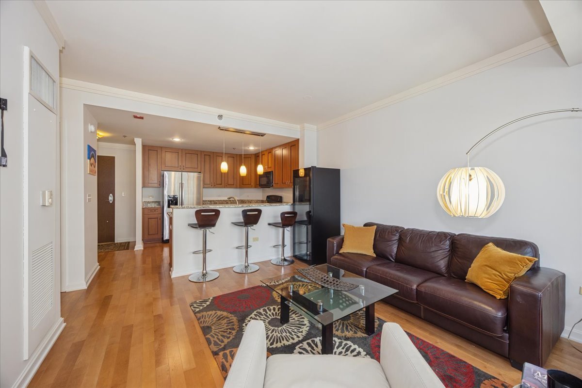160 E ILLINOIS Street Unit: 2104