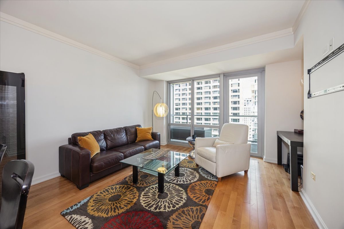 160 E ILLINOIS Street Unit: 2104