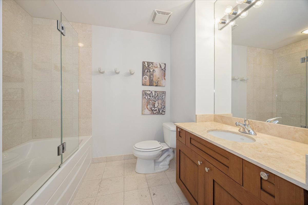 160 E ILLINOIS Street Unit: 2104