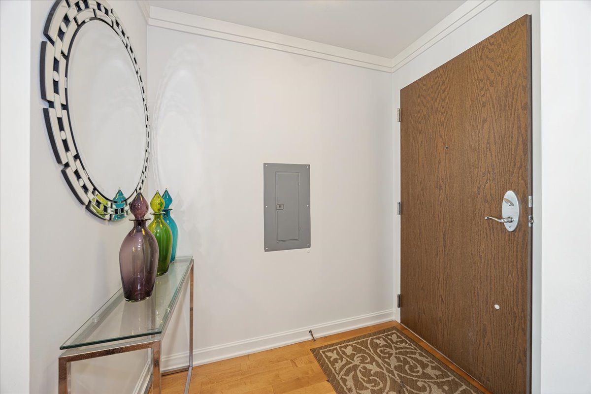 160 E ILLINOIS Street Unit: 2104