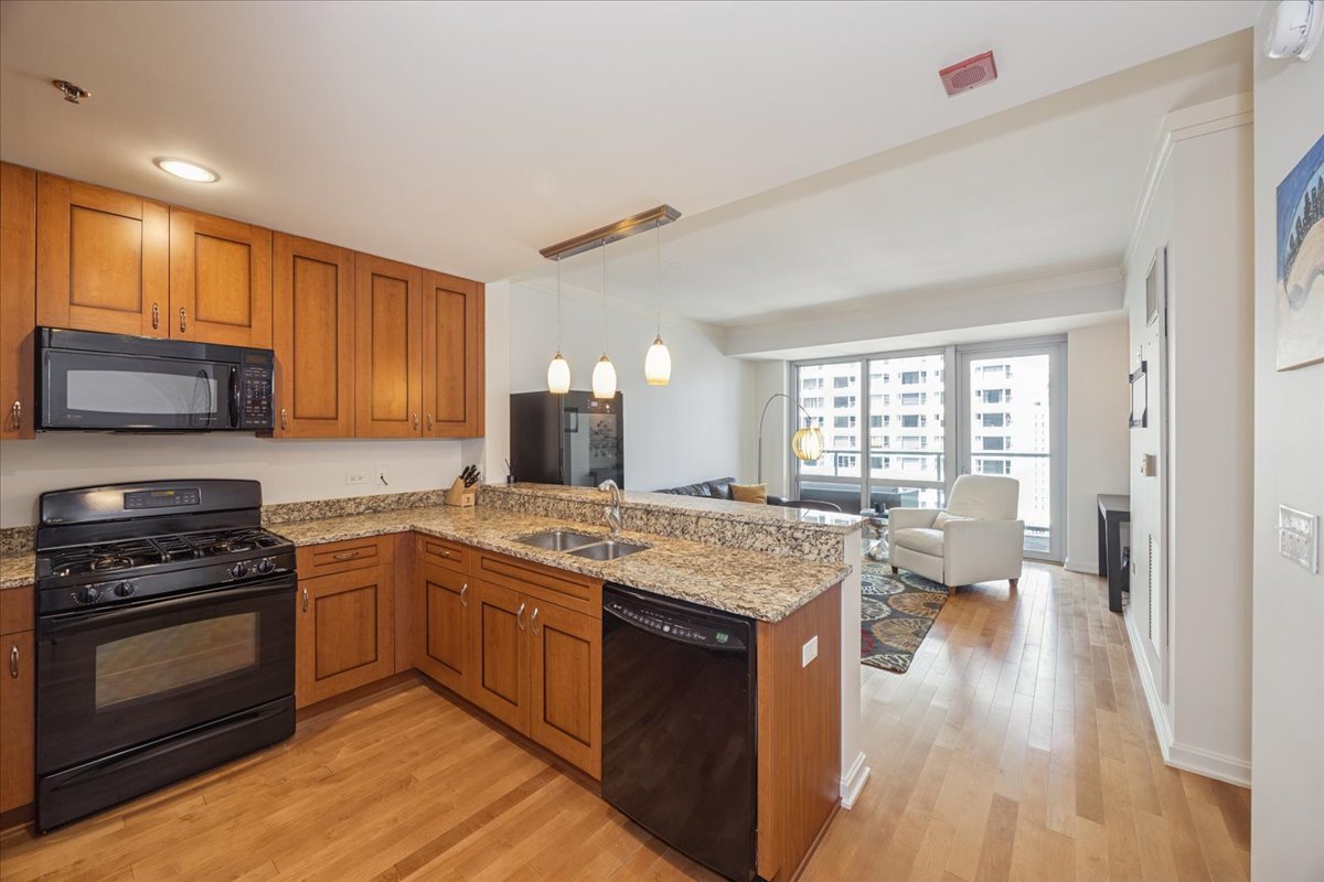 160 E ILLINOIS Street Unit: 2104