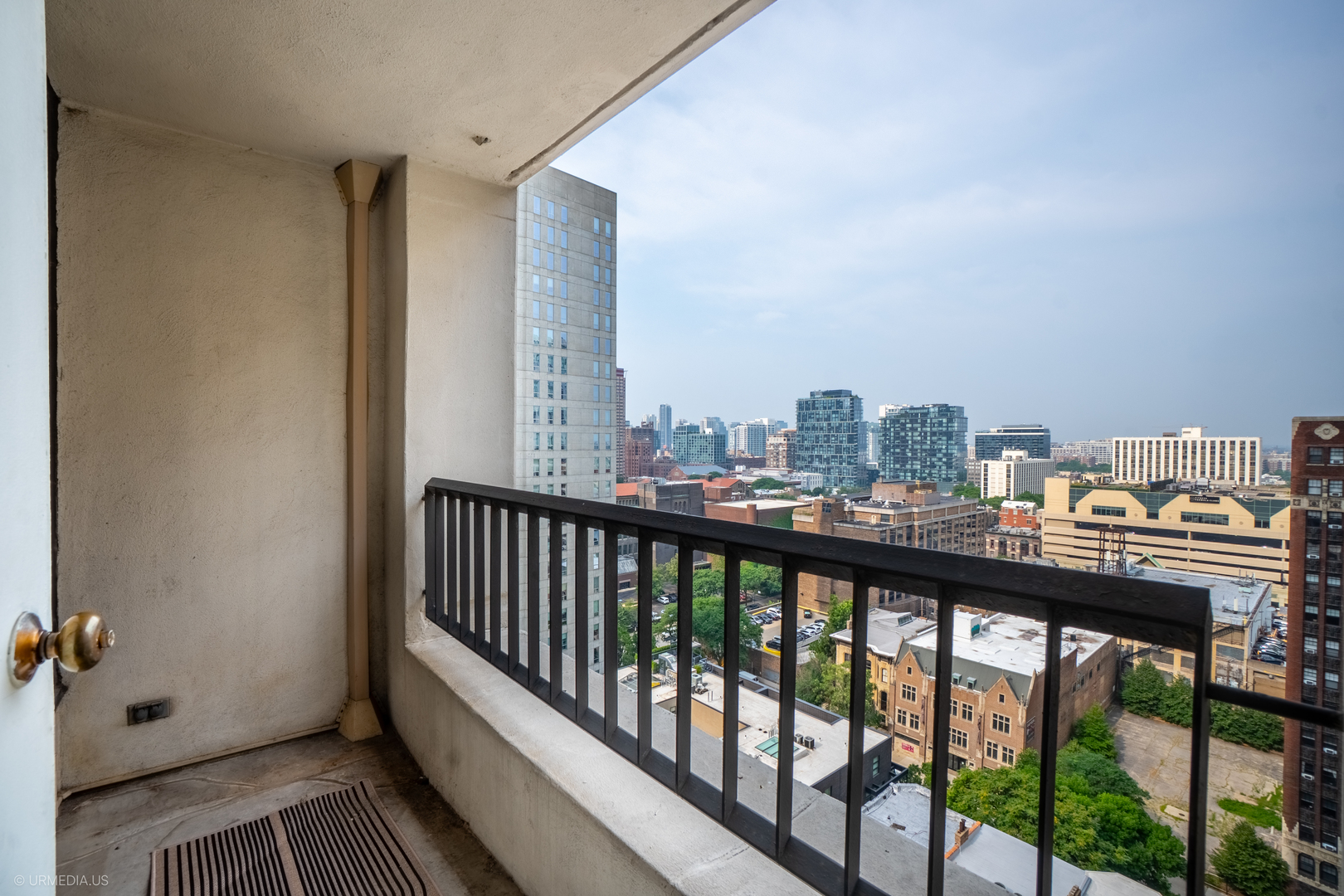 1030 N STATE Street Unit: 11M