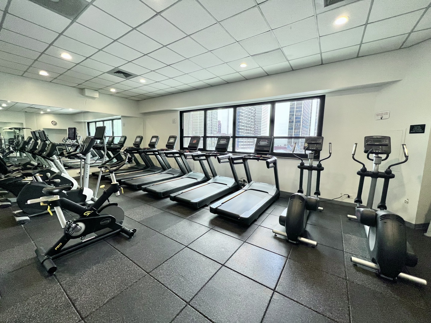 1030 N STATE Street Unit: 11M