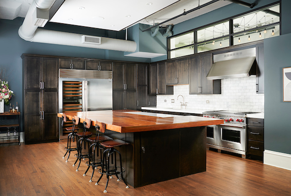 333 W HUBBARD Street Unit: 610-611