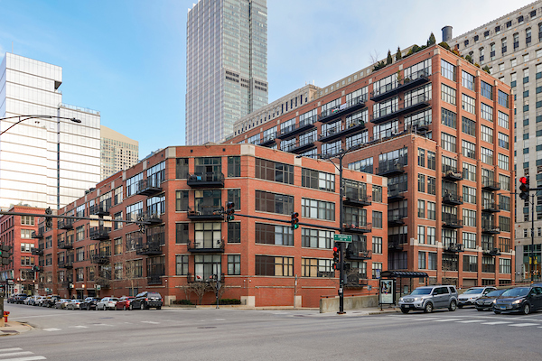 333 W HUBBARD Street Unit: 610-611