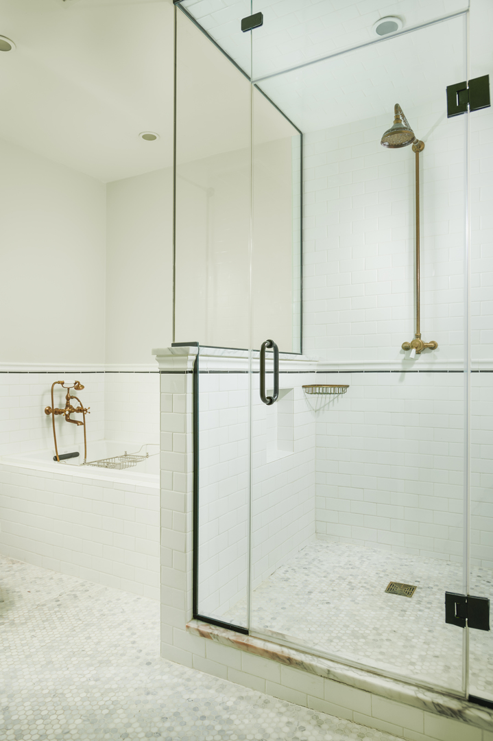 333 W HUBBARD Street Unit: 610-611