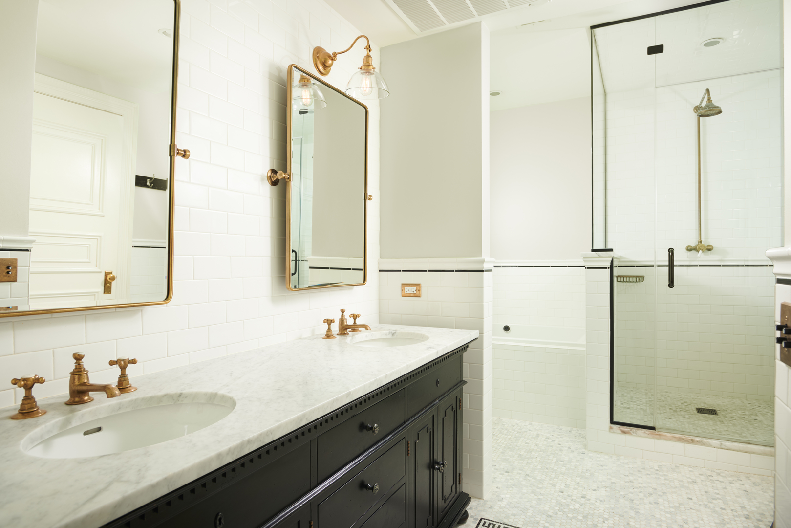 333 W HUBBARD Street Unit: 610-611