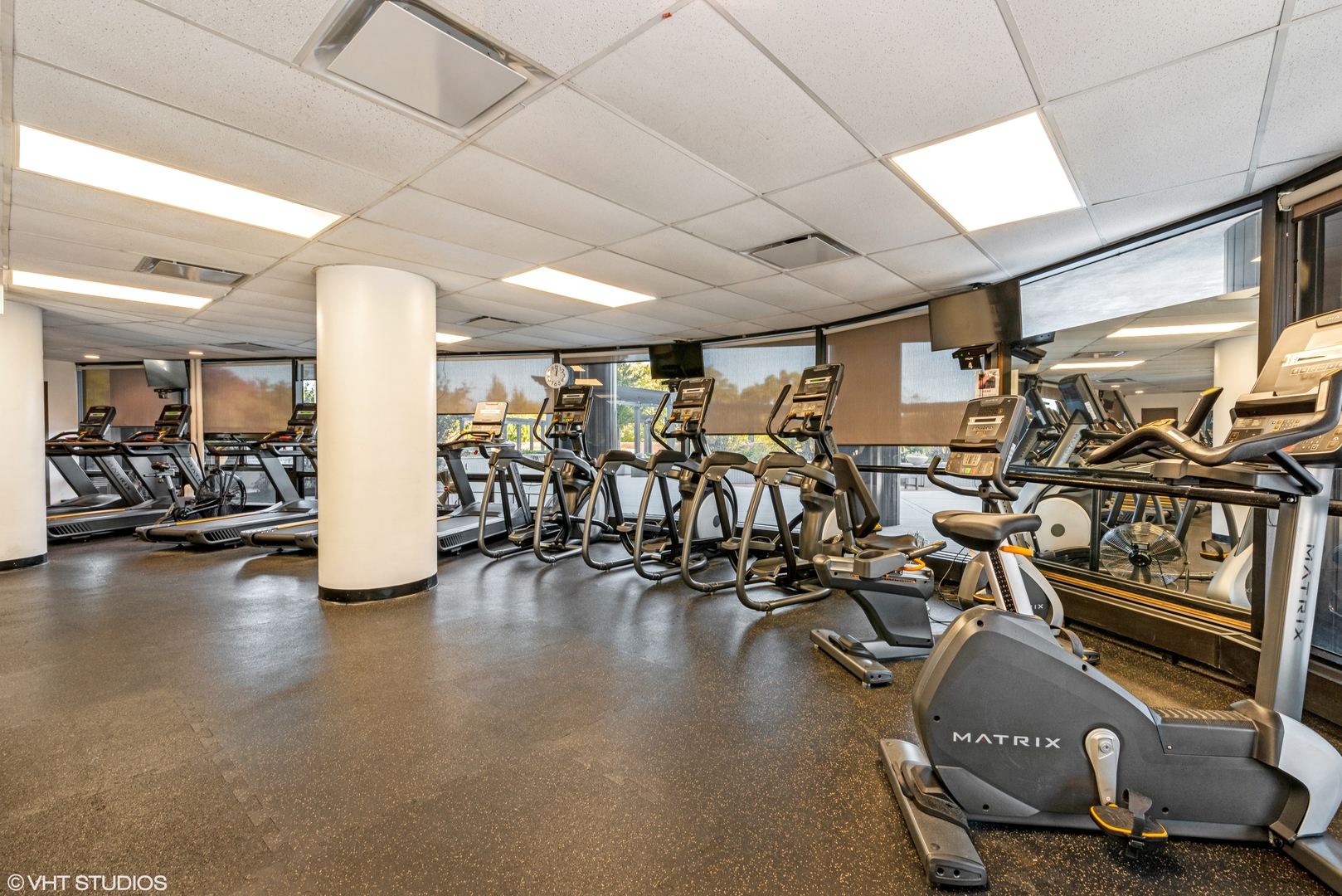 5415 N SHERIDAN Road Unit: 3611