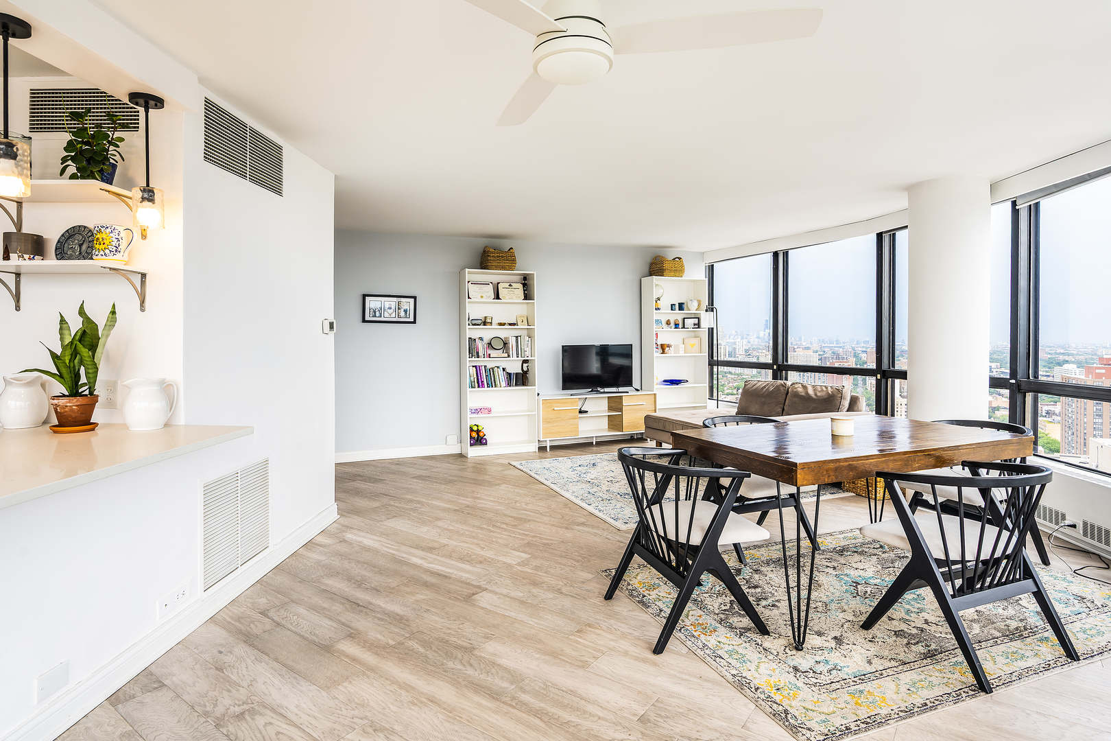 5415 N SHERIDAN Road Unit: 3611