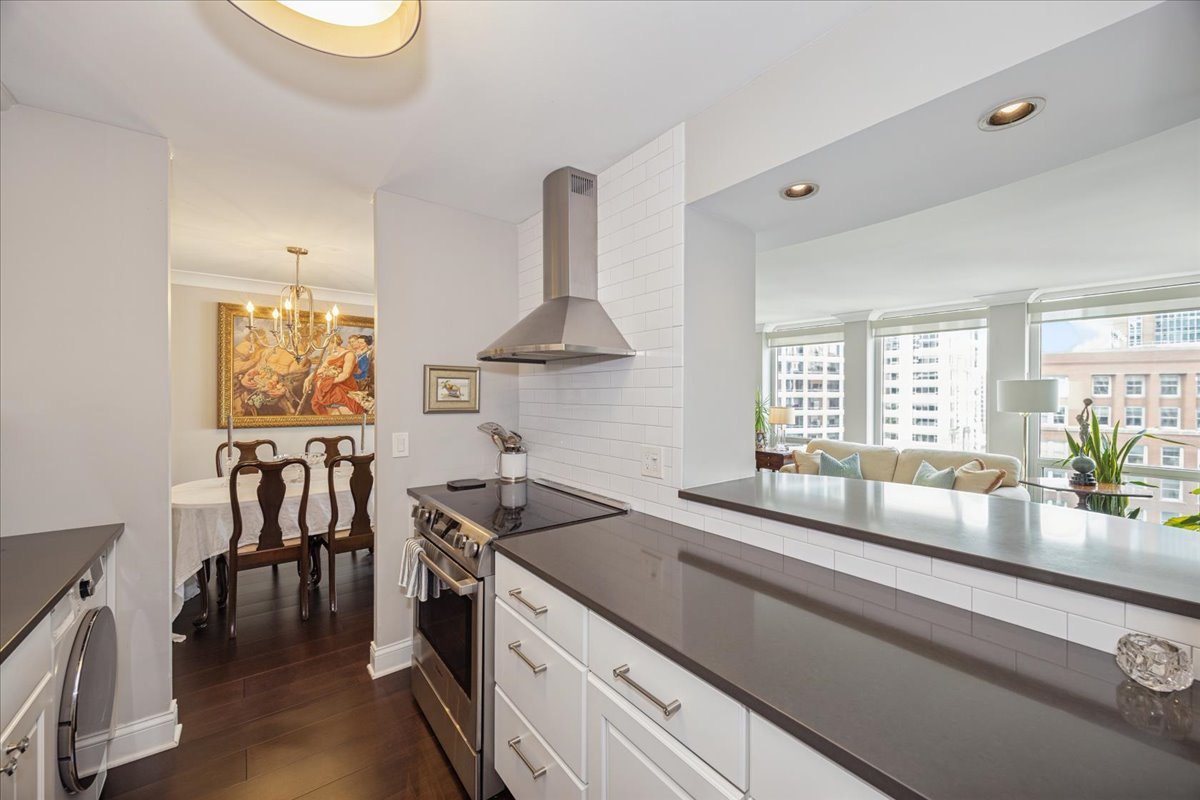111 E Chestnut Street Unit: 16J