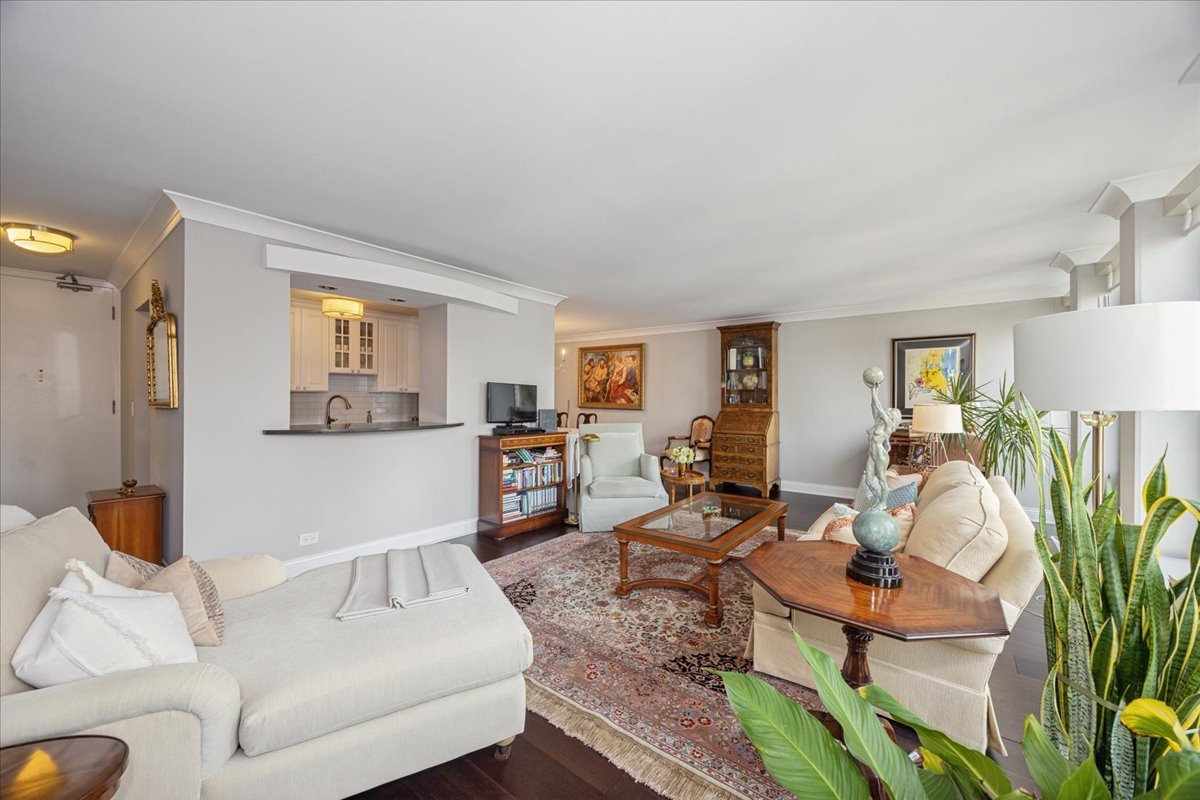111 E Chestnut Street Unit: 16J