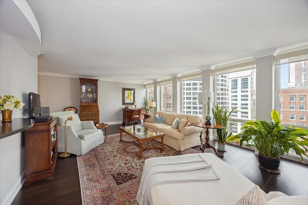 111 E Chestnut Street Unit: 16J